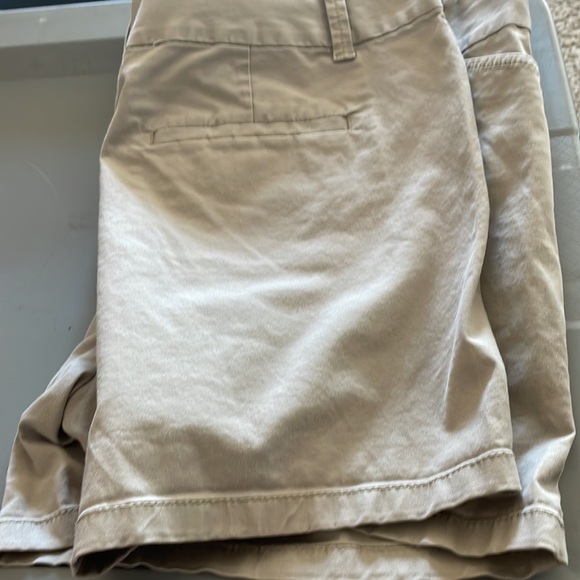 Ann Taylor size 12 khaki shorts - Picture 3 of 4